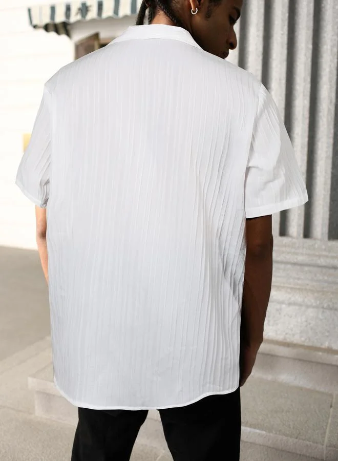 تايك تو قميص بياقة كامب ونسيج بارز